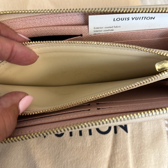 Beautiful Louis Vuitton Zippy - Picture 7 of 10